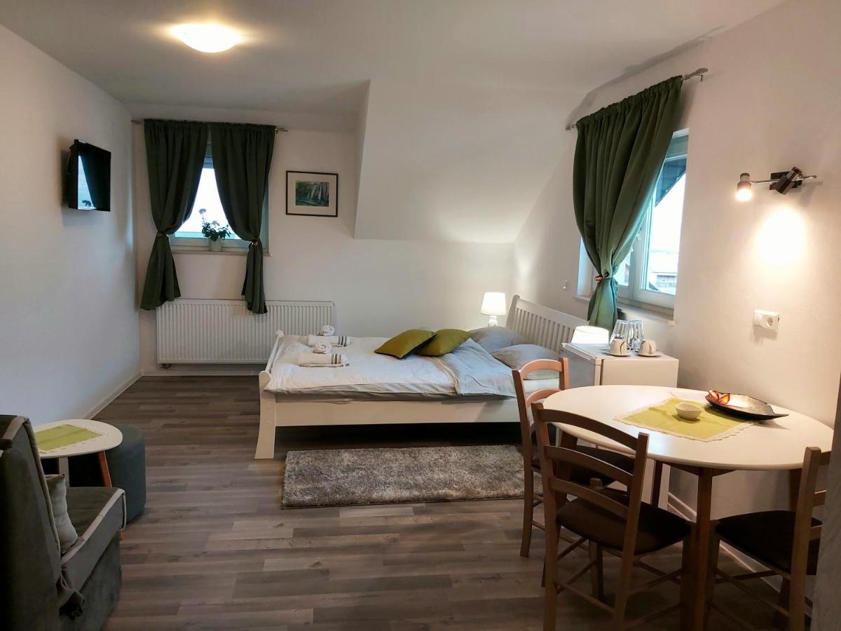 Katarica Hotell Korenica Exteriör bild