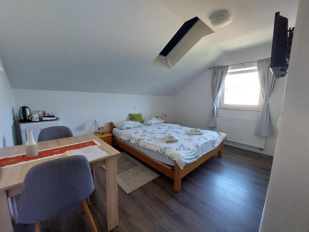 Katarica Hotell Korenica Exteriör bild